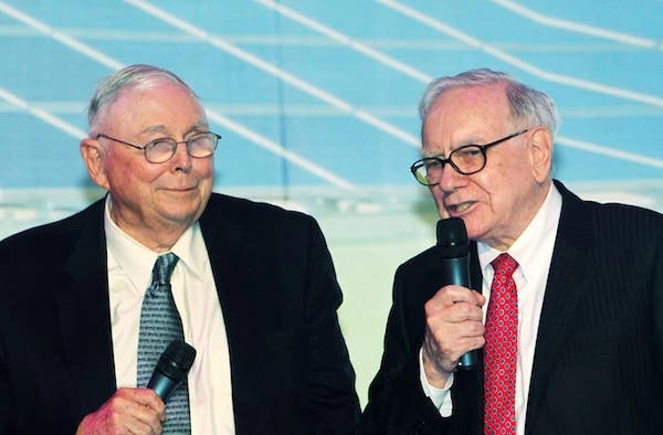 Warren-Buffett-va-co-ty-phu-Charlie-Munger